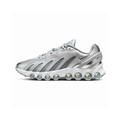 Nike Air Max Dn8 Metallic Silver – naslovna slika, bočni profil na bijeloj pozadini