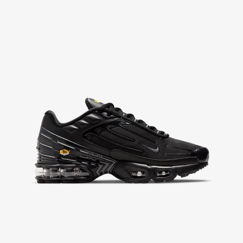Nike Air Max Plus Blackout side