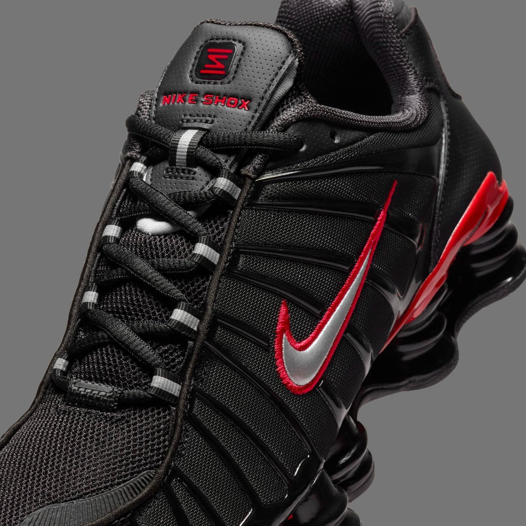 Nike Shox TL Black Red – detalj gornjišta i jezika