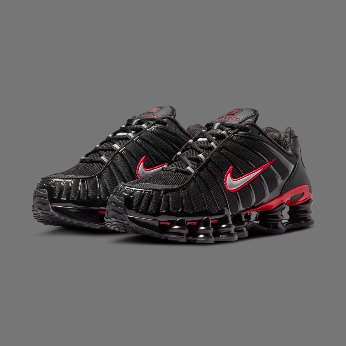 Nike Shox TL Black Red – prednji ugao