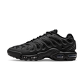 Nike TN Drift Triple Black crne patike – bočni prikaz na bijeloj pozadini
