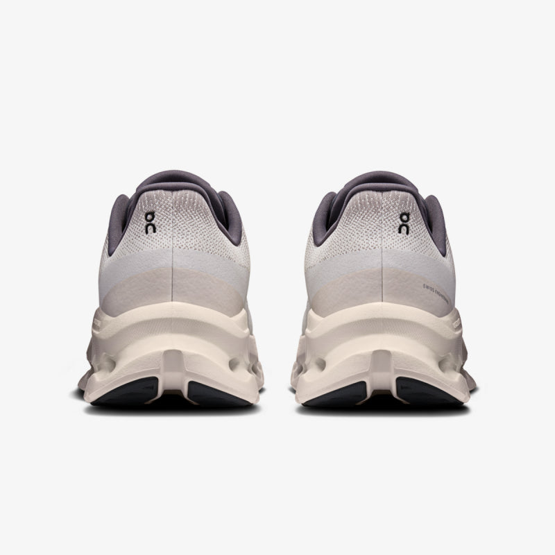 On Cloudtilt Light Grey Ivory patike – pogled pozadi na par patika